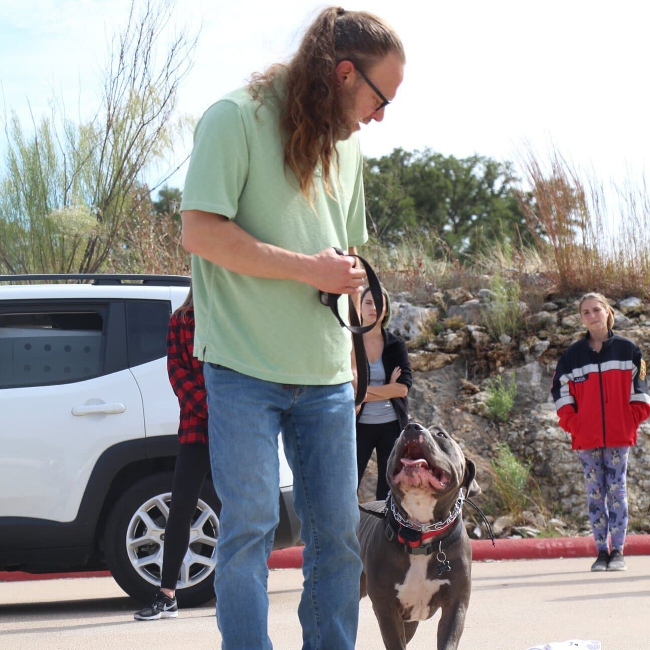 Dog+looking+at+jeff.jpg
